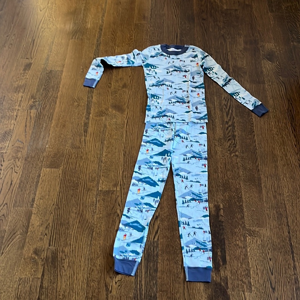 Hanna Andersson size 8 (130cm) winter scene pajamas. Worn once so just like new